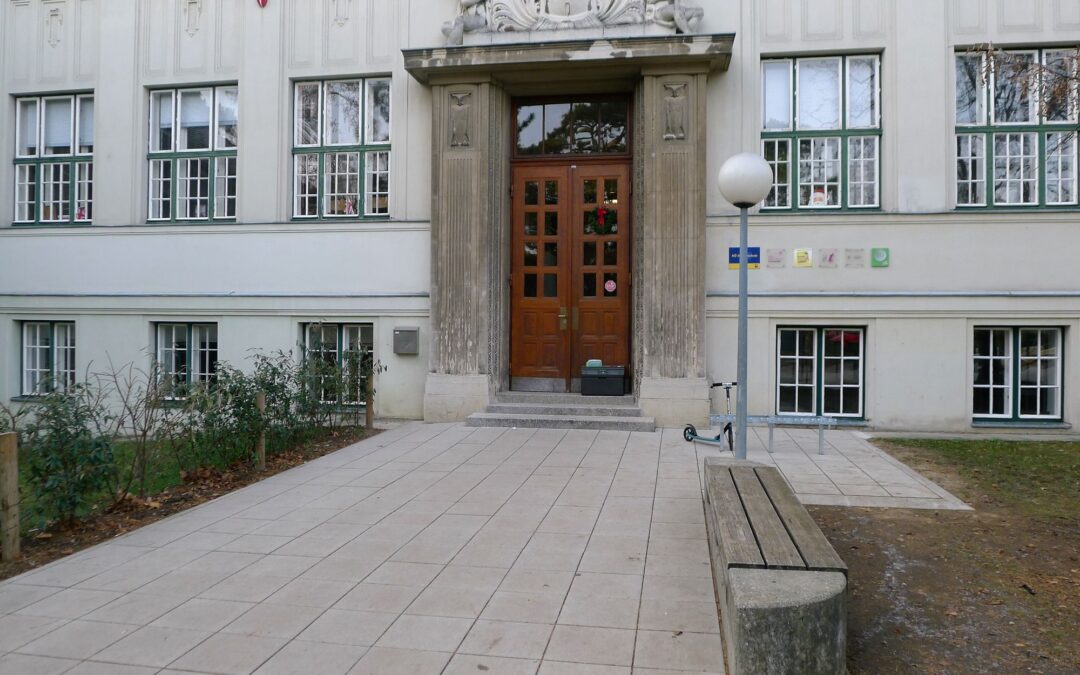 Vorplatz NMS Perchtoldsdorf